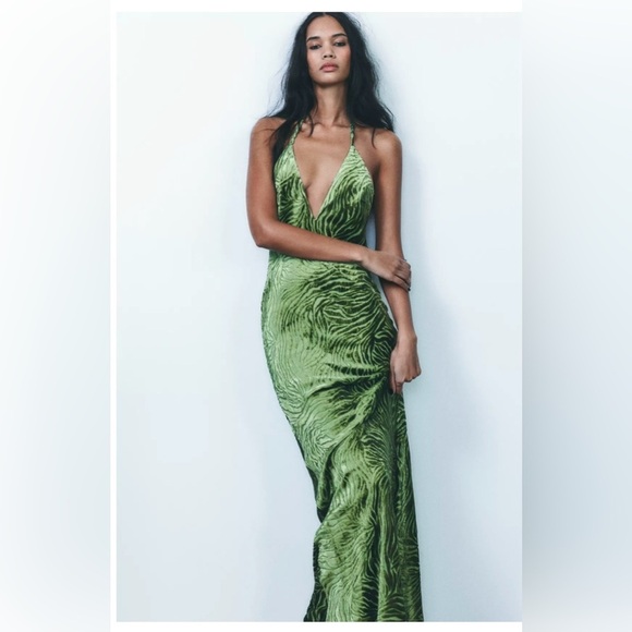 BRAND NEW ZARA VELVET HALTER DRESS – SIZE SMALL with tag on ! - Picture 7 of 13